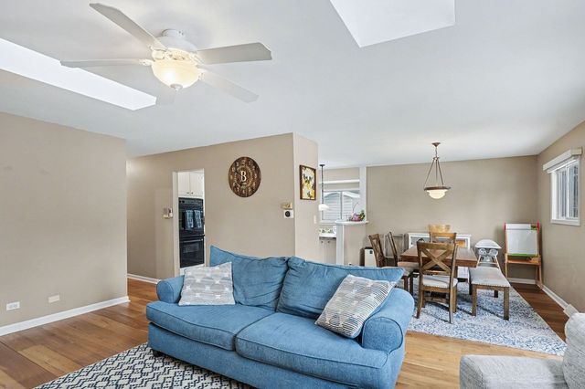 6821 Roberts Drive, Woodridge, IL 60517