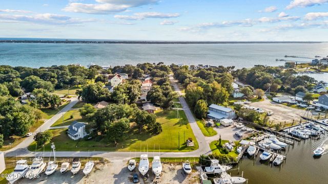 201 Pensacola Avenue, Morehead City, NC 28557