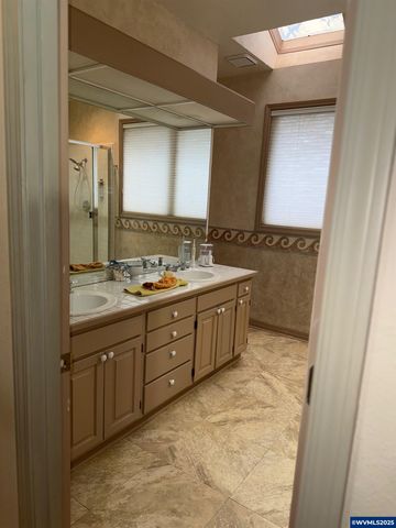 700 Palisades SE Dr, Salem, OR 97302