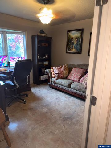 700 Palisades SE Dr, Salem, OR 97302