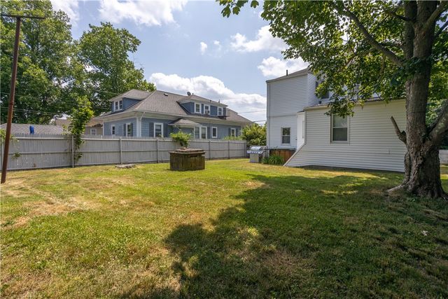 291 Maple Avenue 2, Barrington, RI 02806