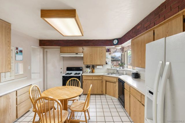 9361 Hollyhock Rd, Spring Valley, CA 91977