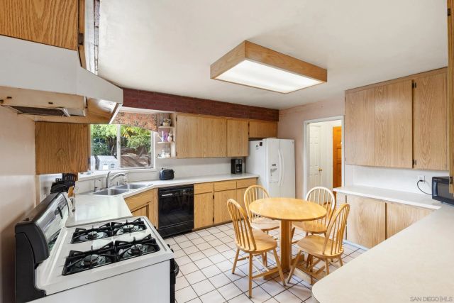 9361 Hollyhock Rd, Spring Valley, CA 91977