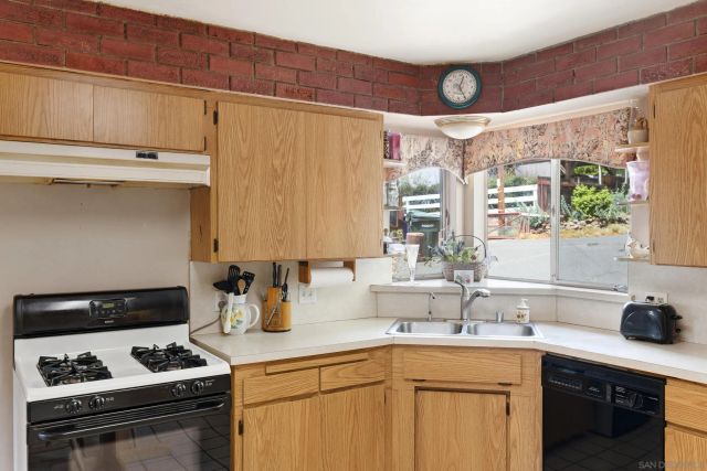 9361 Hollyhock Rd, Spring Valley, CA 91977