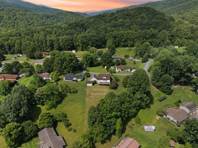 185 Pine Mountain Estates Road, Pineville, KY 40977