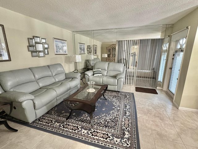 160 PLYMOUTH V, West Palm Beach, FL 33417