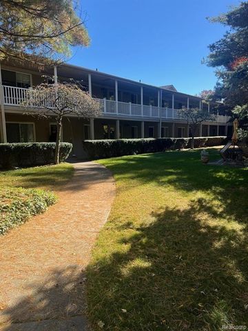 475 S Adams Road 19, Birmingham, MI 48009