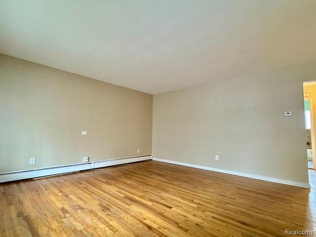 475 S Adams Road 19, Birmingham, MI 48009