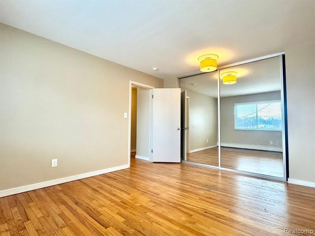 475 S Adams Road 19, Birmingham, MI 48009