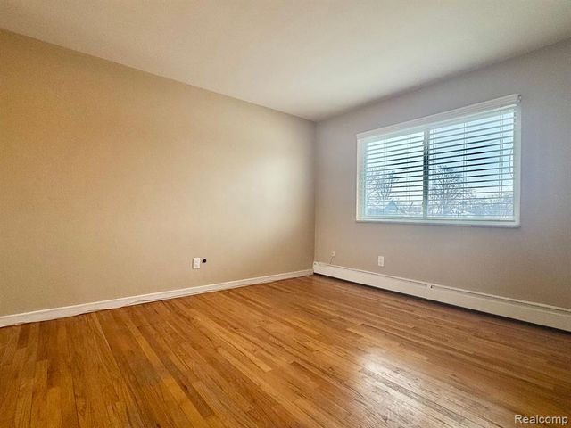 475 S Adams Road 19, Birmingham, MI 48009