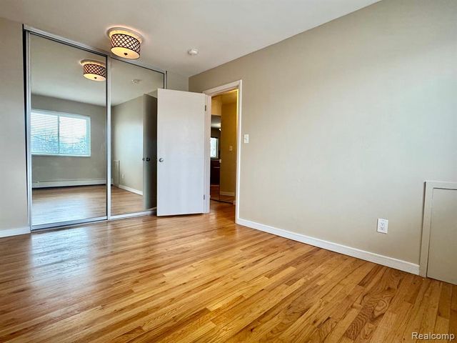 475 S Adams Road 19, Birmingham, MI 48009