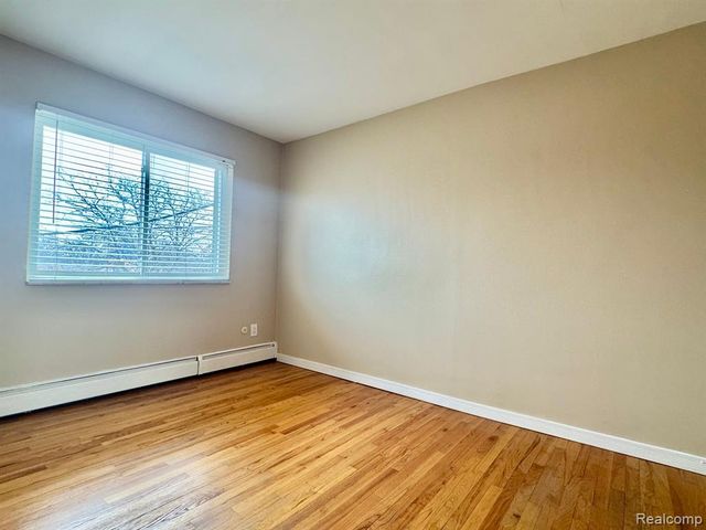 475 S Adams Road 19, Birmingham, MI 48009