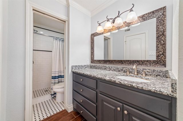 2300 Augusta Drive 24, Houston, TX 77057