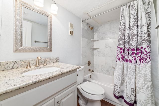 2300 Augusta Drive 24, Houston, TX 77057