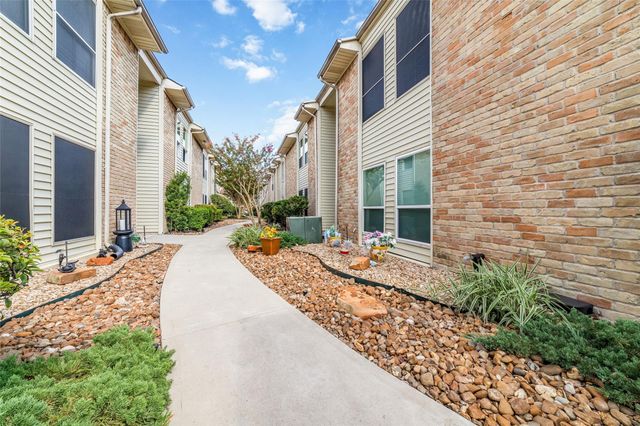 2300 Augusta Drive 24, Houston, TX 77057