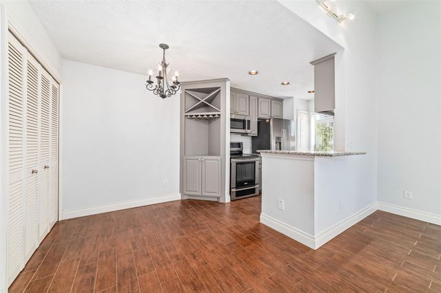 2300 Augusta Drive 24, Houston, TX 77057