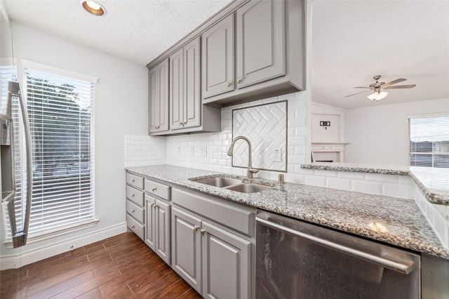 2300 Augusta Drive 24, Houston, TX 77057