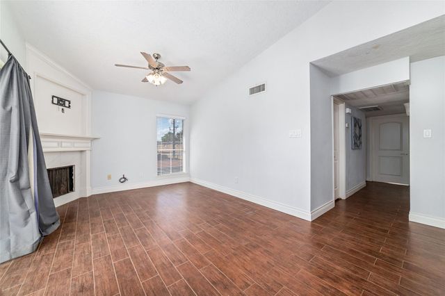 2300 Augusta Drive 24, Houston, TX 77057