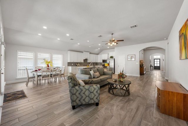 128 Saturnia DR, Georgetown, TX 78628