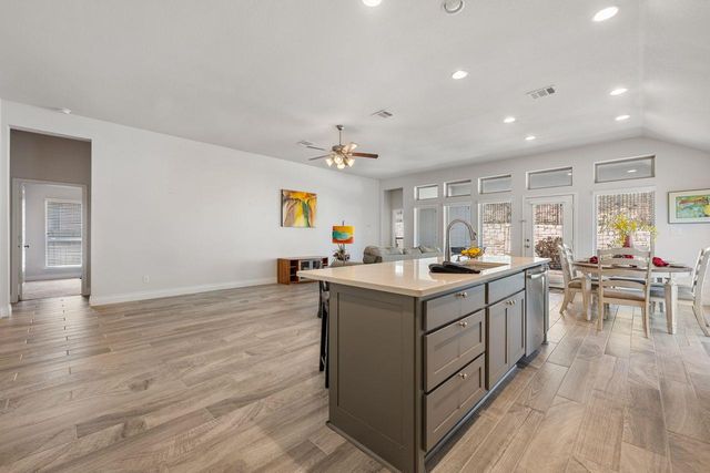 128 Saturnia DR, Georgetown, TX 78628
