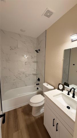 2619 Creekview Drive, Granbury, TX 76048