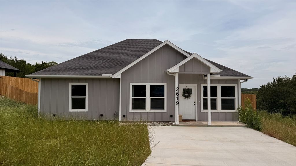 2619 Creekview Drive, Granbury, TX 76048