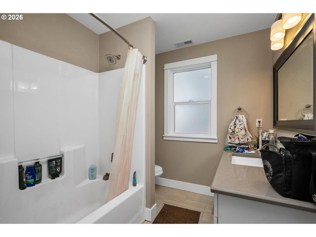 5236 Se HENDERSON St, Portland, OR 97206