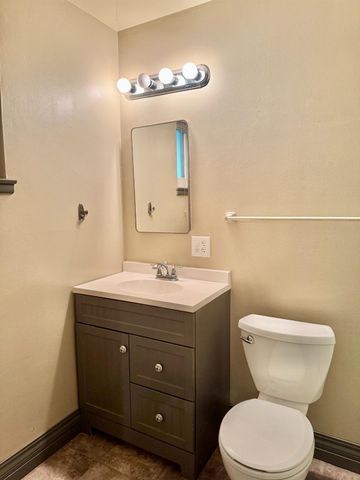 1470 N Chestnut Avenue, Fresno, CA 93703