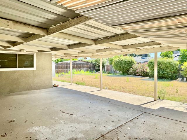 1470 N Chestnut Avenue, Fresno, CA 93703