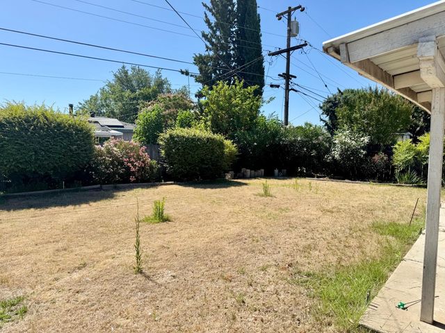 1470 N Chestnut Avenue, Fresno, CA 93703