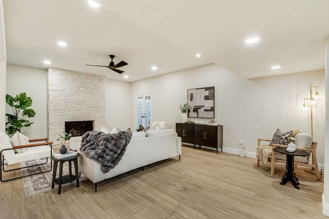 2 Crown Place, Richardson, TX 75080