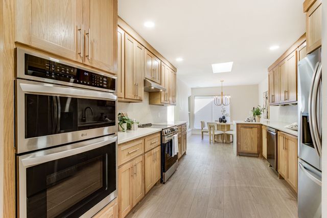 2 Crown Place, Richardson, TX 75080