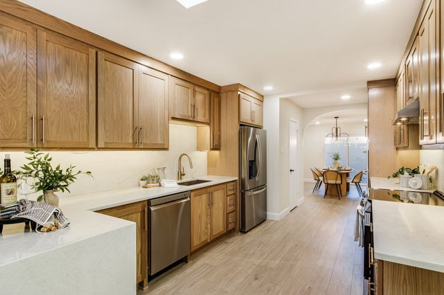 2 Crown Place, Richardson, TX 75080