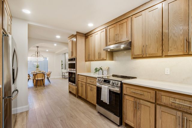 2 Crown Place, Richardson, TX 75080