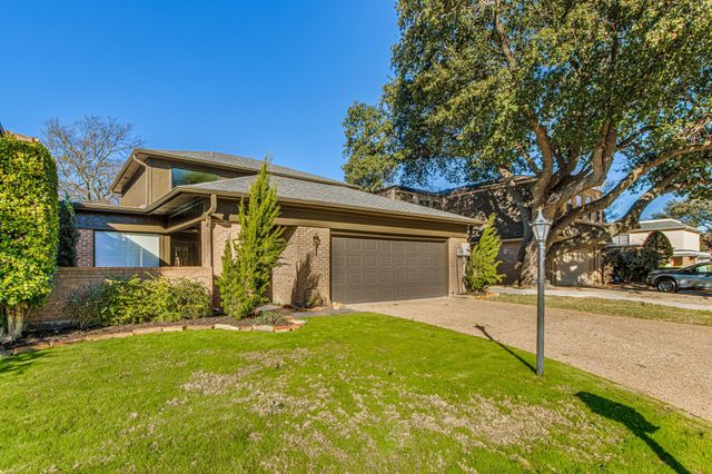 2 Crown Place, Richardson, TX 75080