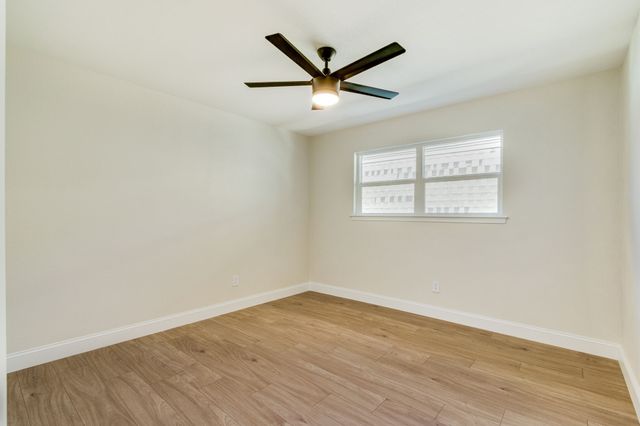 2 Crown Place, Richardson, TX 75080