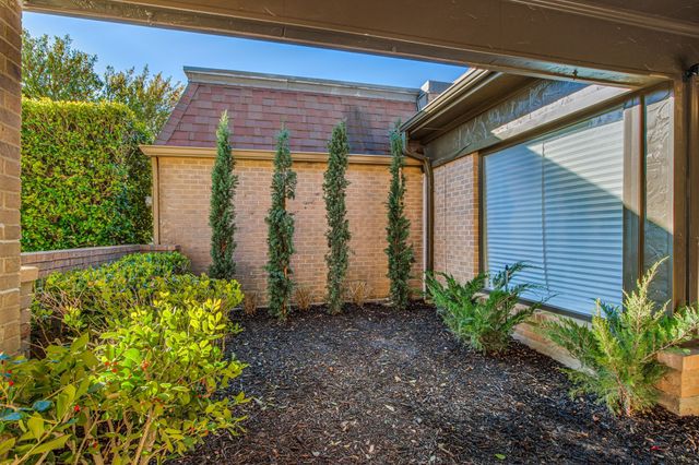 2 Crown Place, Richardson, TX 75080