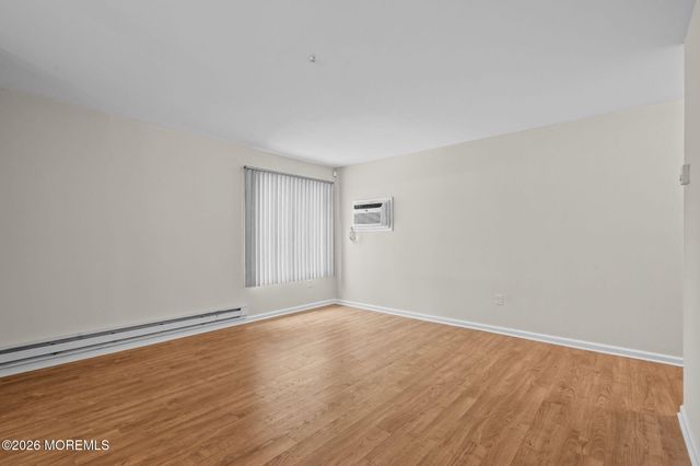 78 Overlook Way E, Manalapan, NJ 07726