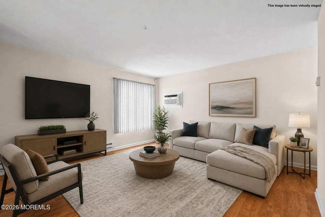 78 Overlook Way E, Manalapan, NJ 07726