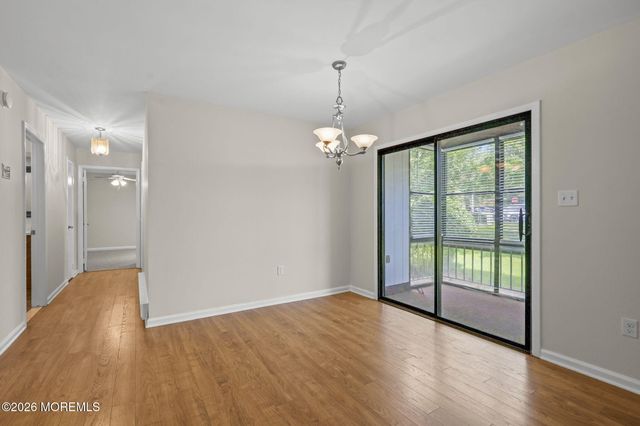 78 Overlook Way E, Manalapan, NJ 07726
