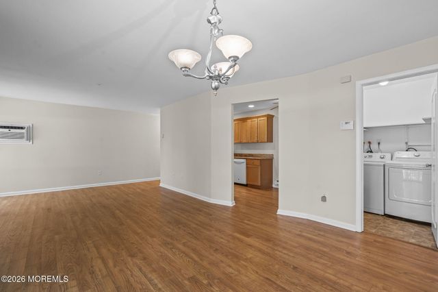 78 Overlook Way E, Manalapan, NJ 07726