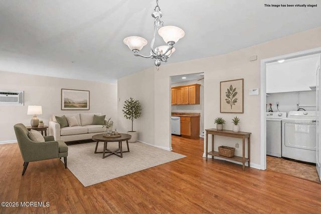 78 Overlook Way E, Manalapan, NJ 07726