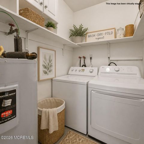 78 Overlook Way E, Manalapan, NJ 07726