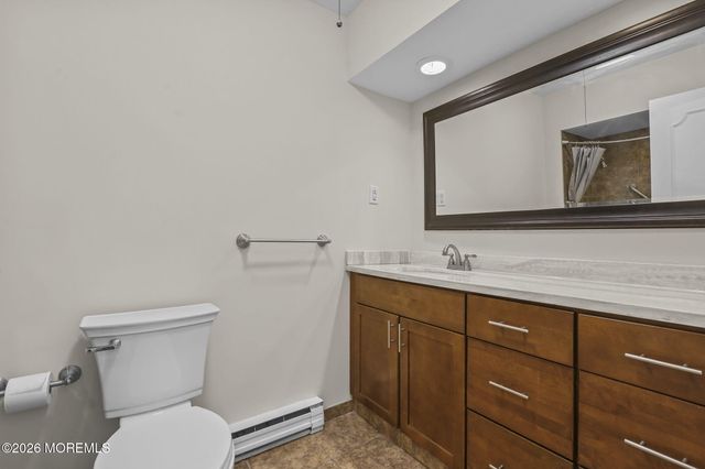 78 Overlook Way E, Manalapan, NJ 07726