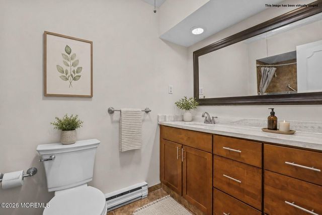 78 Overlook Way E, Manalapan, NJ 07726