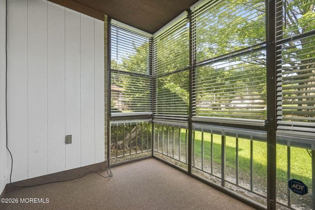 78 Overlook Way E, Manalapan, NJ 07726