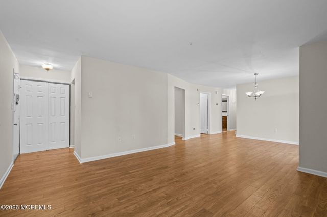 78 Overlook Way E, Manalapan, NJ 07726