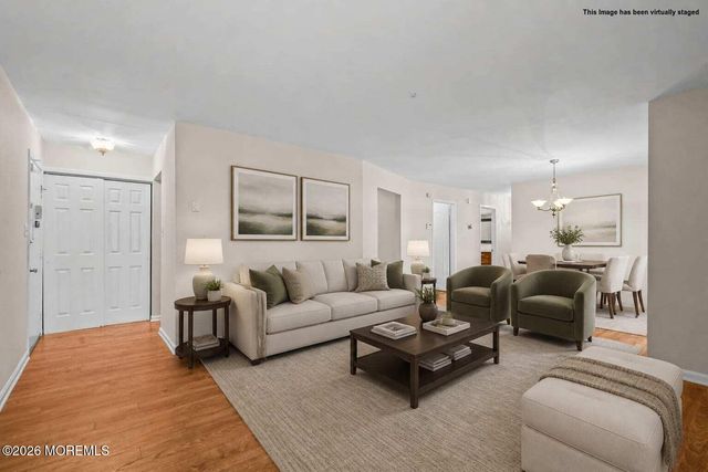 78 Overlook Way E, Manalapan, NJ 07726
