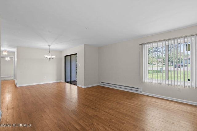 78 Overlook Way E, Manalapan, NJ 07726