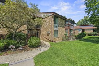 78 Overlook Way E, Manalapan, NJ 07726